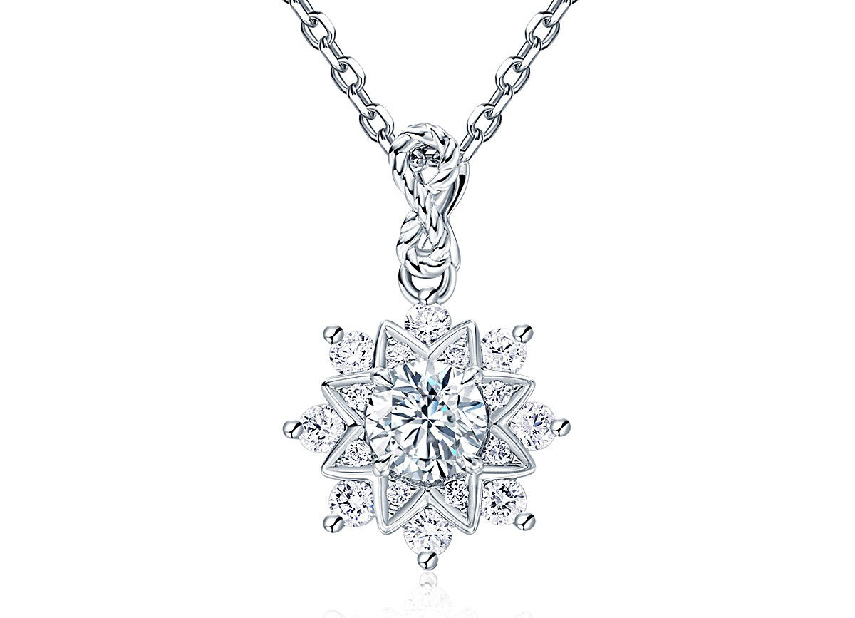  Inspired by starlight, this 18K white gold diamond necklace shines with purity.