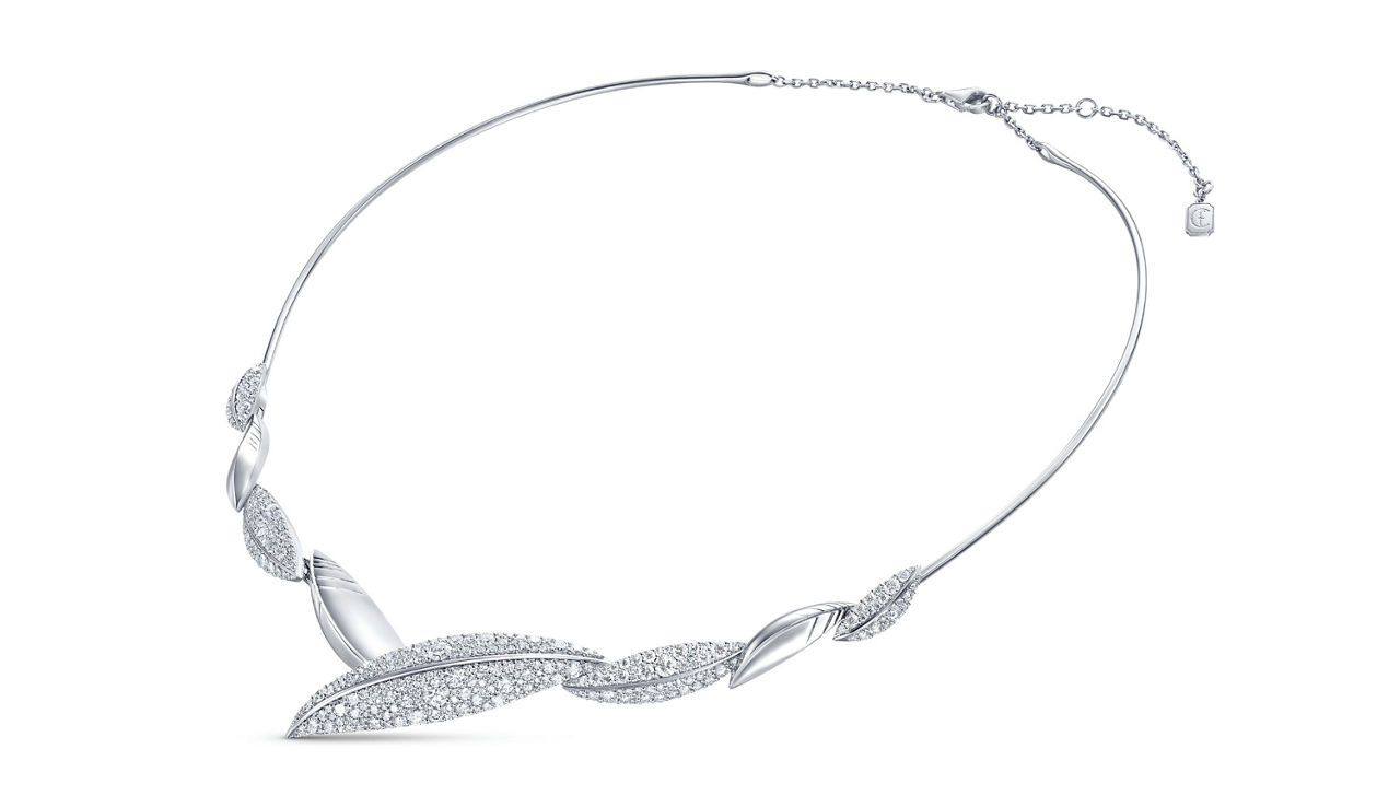 A diamond necklace inspired by the olive leaves, symbolizing a lifelong commitment and mutual love.