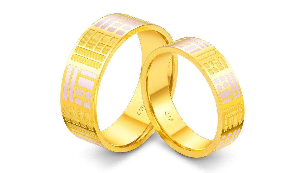  A gold ring blending traditional motifs with modern aesthetics, symbolizing continuous good fortune.