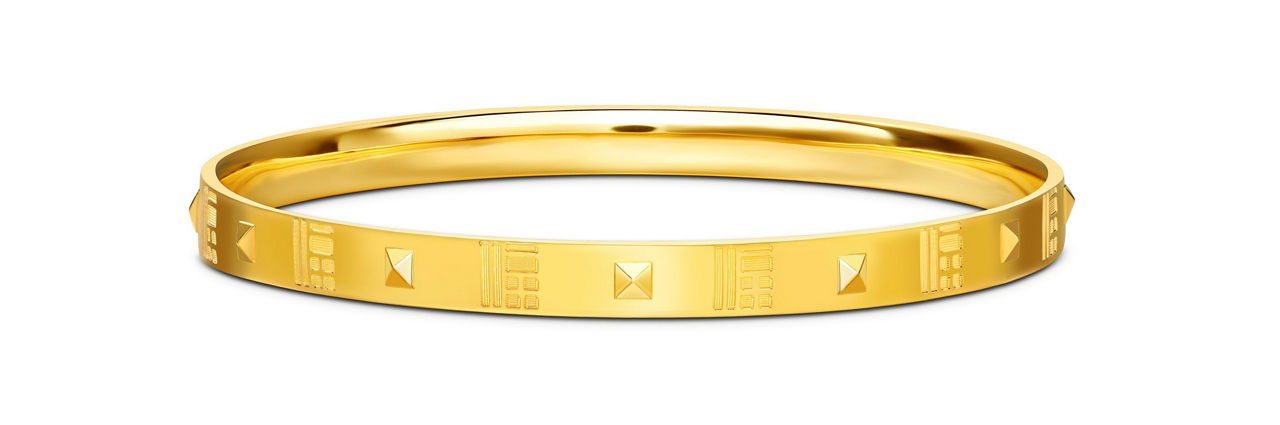 A 999 gold bracelet that combines traditional motifs with contemporary minimalist design.