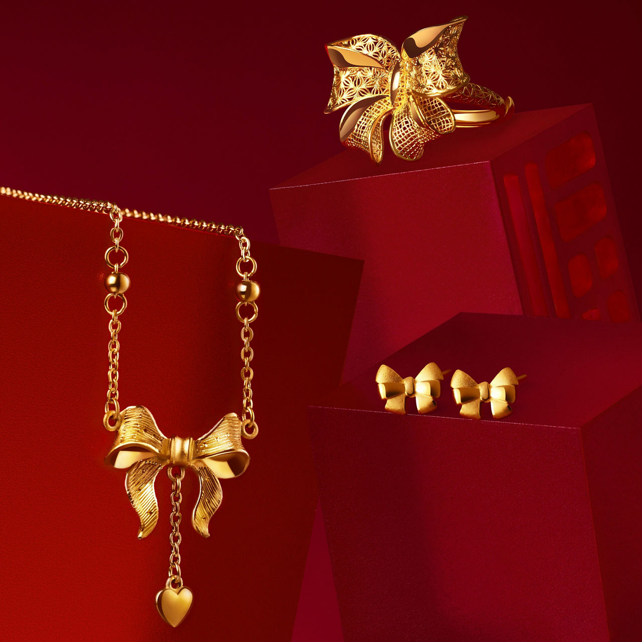 Gold Jewellery Care Guide: Covering the use of gold cleaner, proper storage, and professional maintenance techniques, aimed at preventing oxidation and preserving shine.