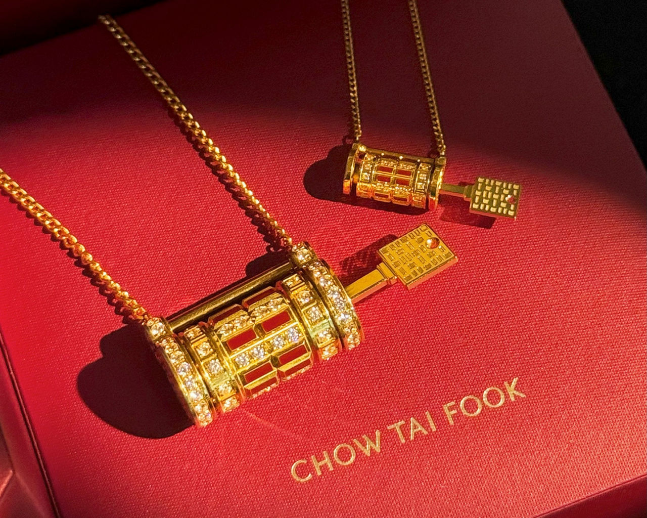 Store gold jewellery separately in soft pouches or velvet-lined boxes to avoid scratches.