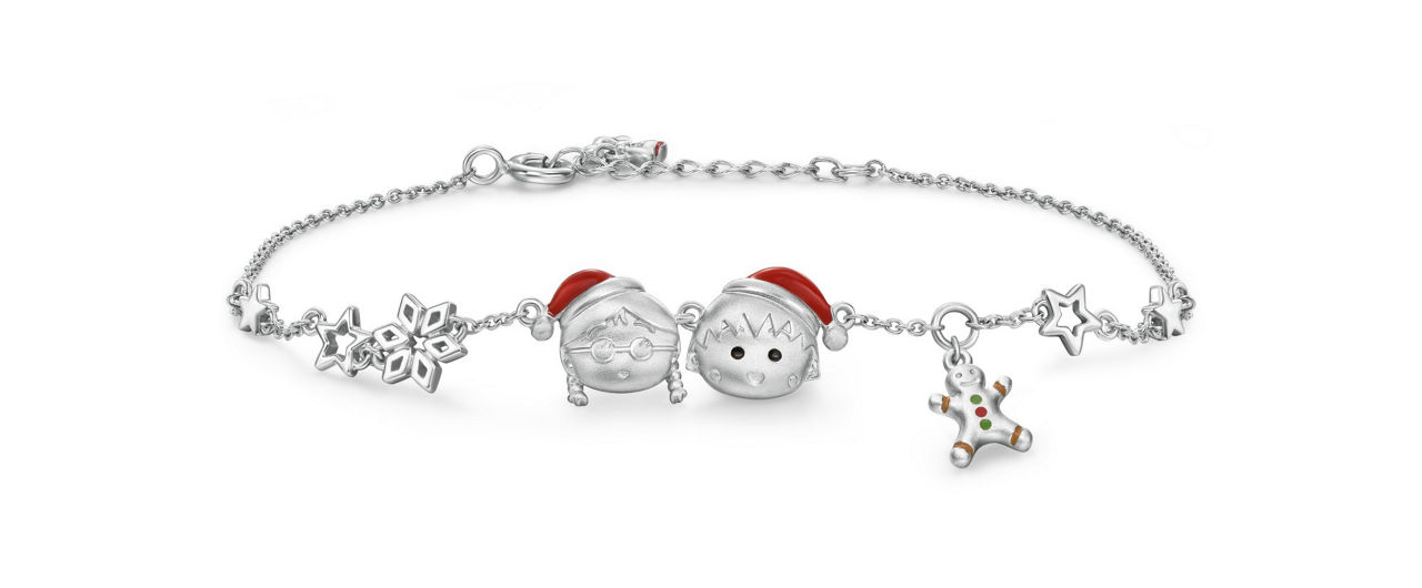 Adorned with Maruko, Tamae, and classic Christmas details like hats and gingerbread men, this 925 silver bracelet captures the essence of holiday joy.