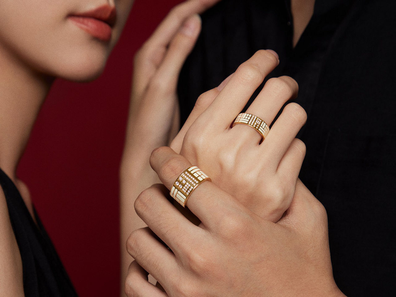 Discover practical yet romantic couple gifts, perfect for your boyfriend or girlfriend. Let your love grow stronger! Explore more Valentine's Day surprises now!