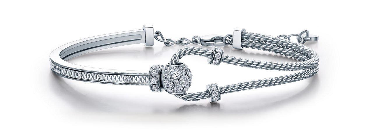 The 18K white gold bracelet is inspired by traditional knot designs, symbolizing the close bond and deep affection between couples.