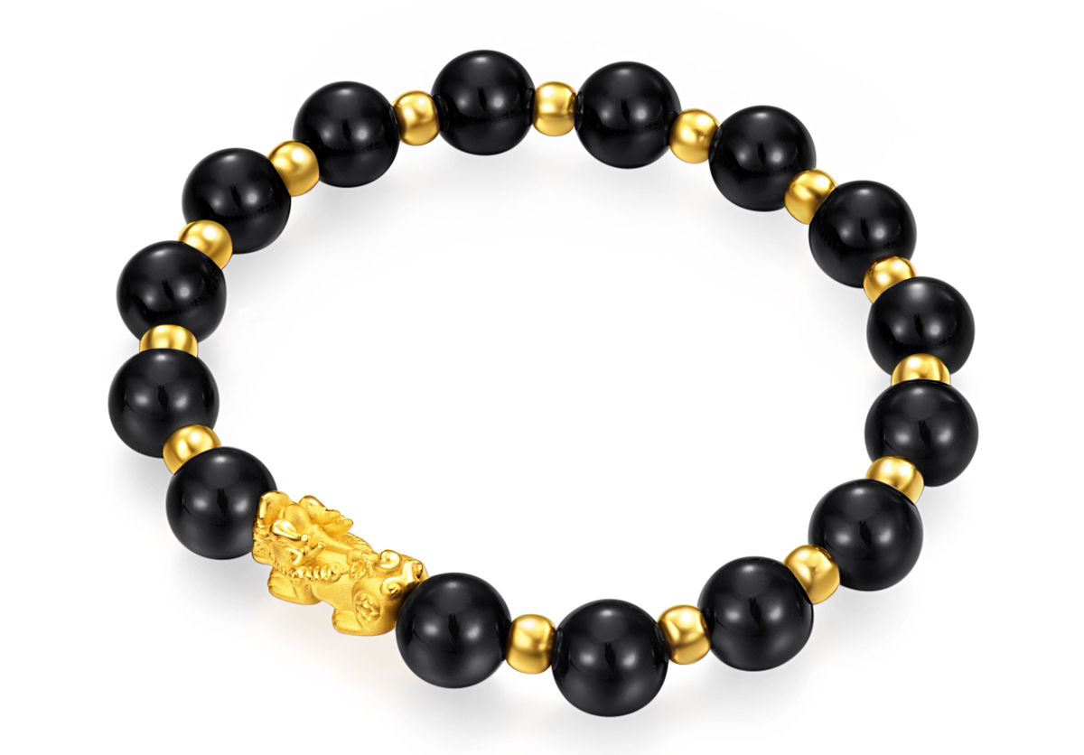 The pure gold Pixiu bracelet combines black and gold in harmony, balancing luxury and elegance.