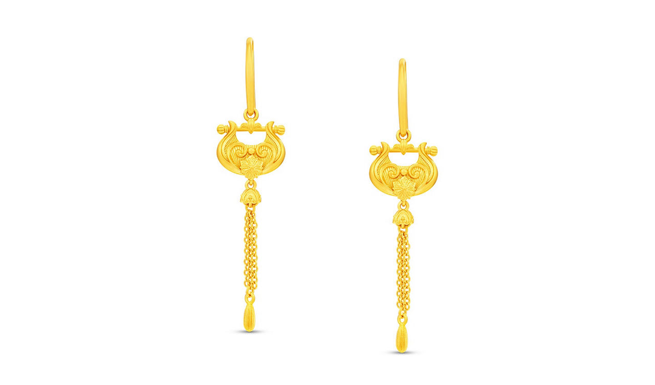 Ruyi lock gold pendant tassel earrings, rich in symbolism and exuding classical elegance and beauty. 
