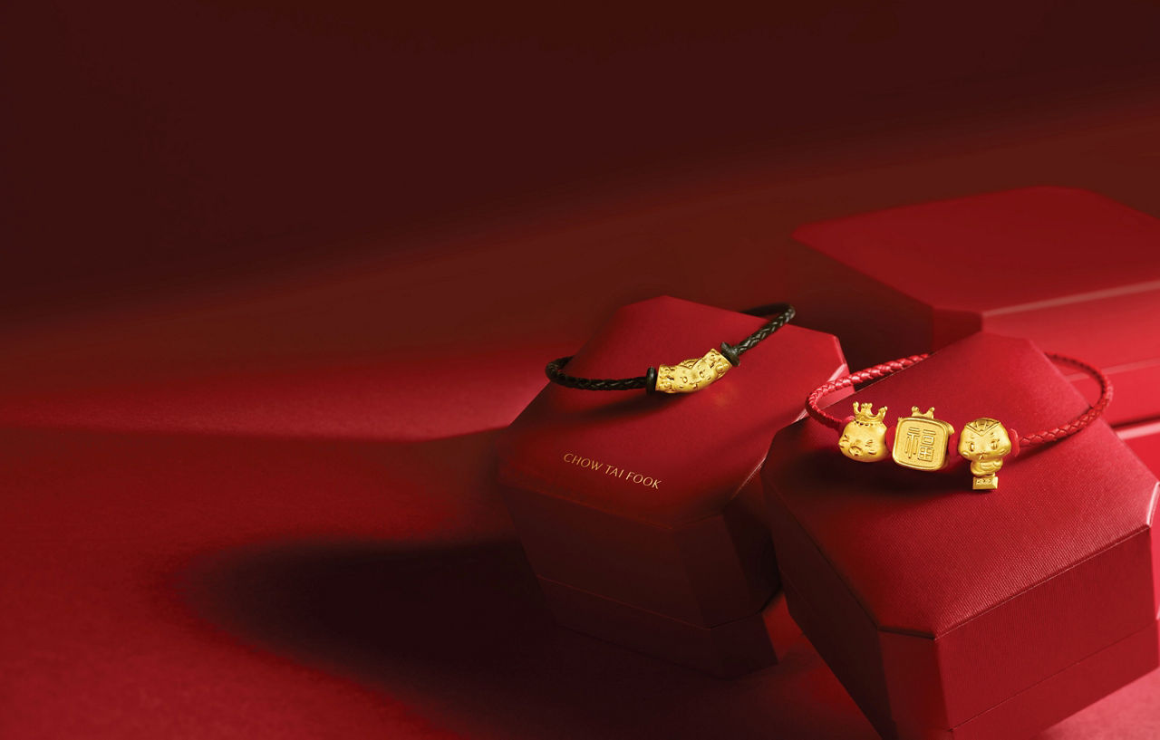 During the Mid-Autumn Festival, gold jewelry, as a gift that combines beauty and value, can convey heartfelt sentiments and preserve precious memories for a long time.