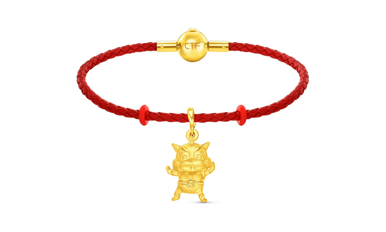 The Crayon Shin-chan gold charm adds a touch of fun to Mid-Autumn Festival gifting.