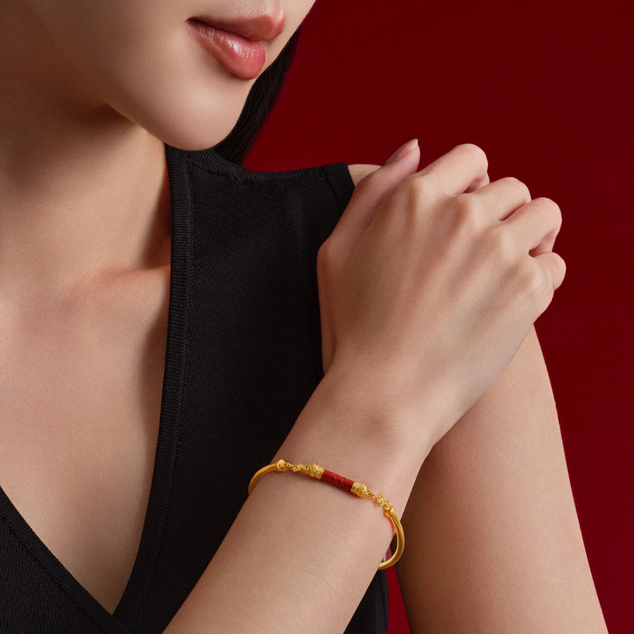CTF • HUÁ CNY Firecracker 999 Gold Diamond Bangle – exquisitely crafted with auspicious symbolism, capturing everyday New Chinese Style elegance.