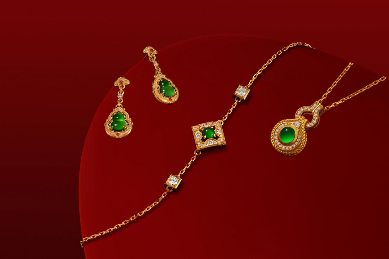 Natural green jadeite set in gold, radiating vintage elegance and noble sophistication 