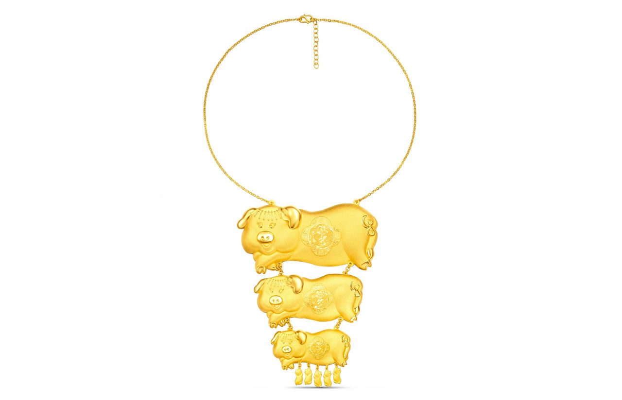 The intricately layered design of the gold pig pendant signifies the blessing of a flourishing family.