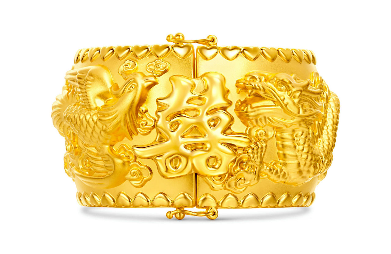 The Dragon and Phoenix bangles symbolize a blissful and harmonious marriage for the couple.