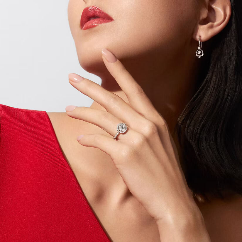 Elegant diamond ring symbolizing the eternity and brilliance of love.